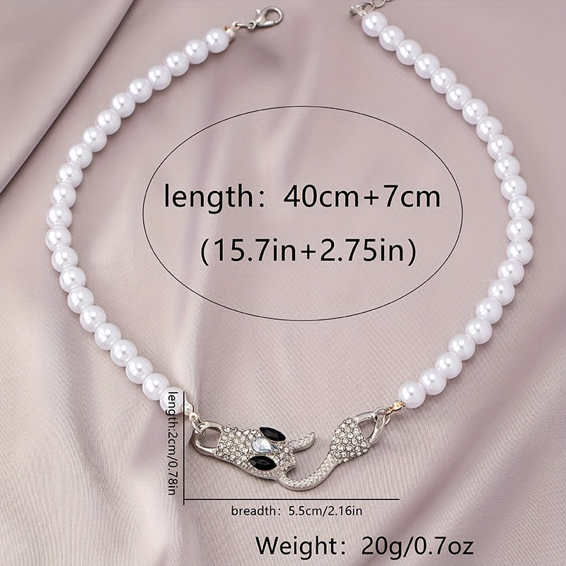 A Stylish And Unique Necklace Featuring a And Snake Head Design, Perfect for a Luxurious Vacation Party Or Banquet.