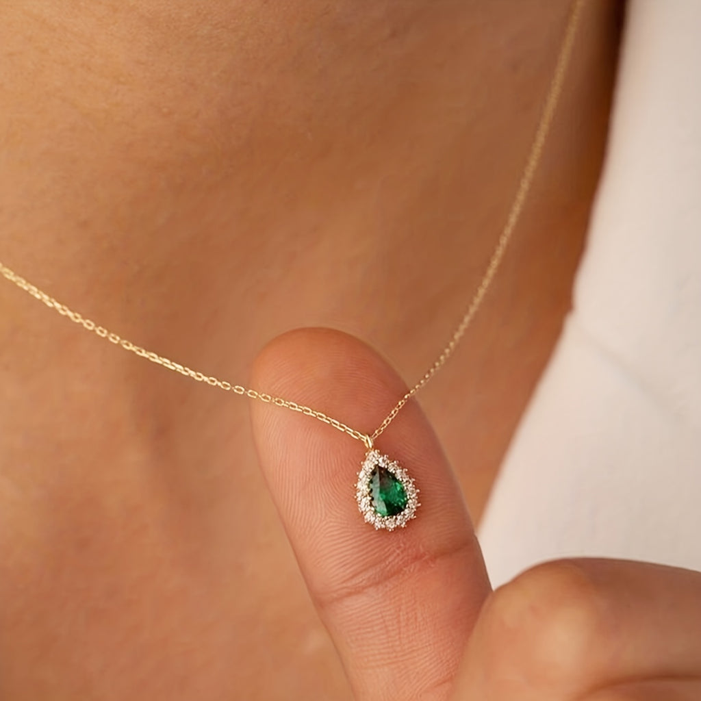 A Delicate Green Water Drop Synthetic Zirconia Inlaid Necklace, A Golden Female Fashion Accessory Gift.