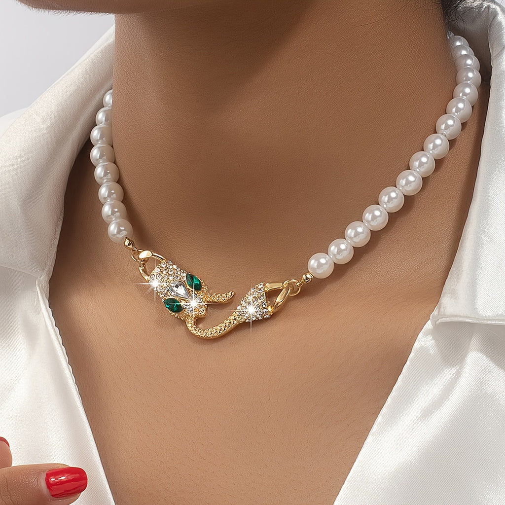 A Stylish And Unique Necklace Featuring a And Snake Head Design, Perfect for a Luxurious Vacation Party Or Banquet.