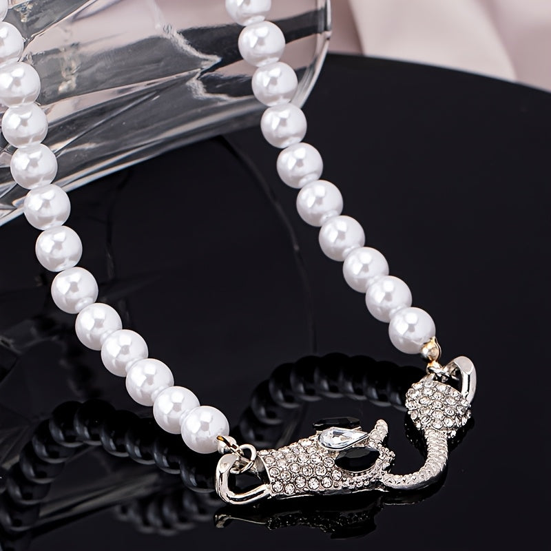 A Stylish And Unique Necklace Featuring a And Snake Head Design, Perfect for a Luxurious Vacation Party Or Banquet.