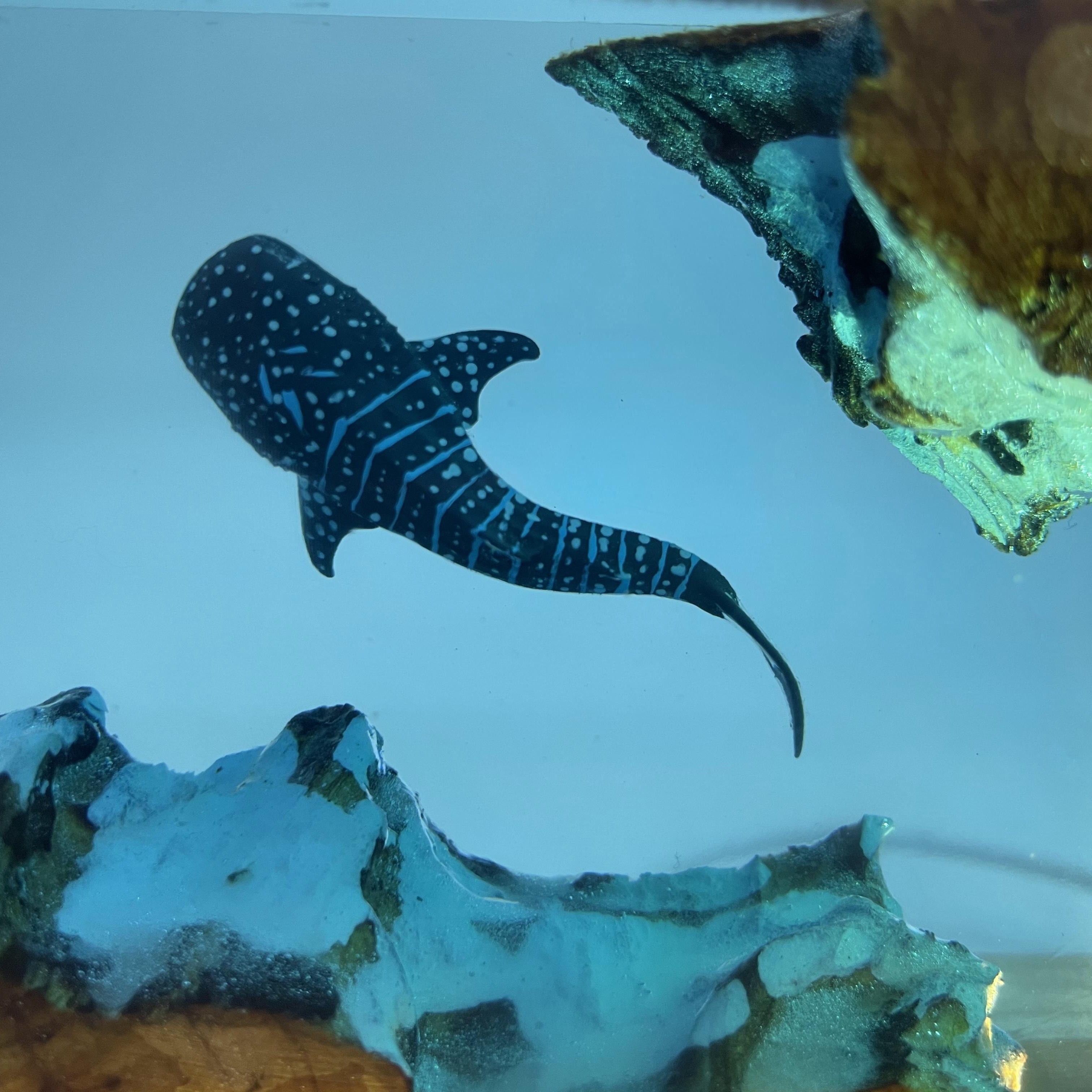 1pc Whale Resin Lamp, Handmade Home Decor Bedside Lamp, Unique Resin Lighting For Bedside Table, Nightstand Decorations For Bedroom, Best Gift For Everyone