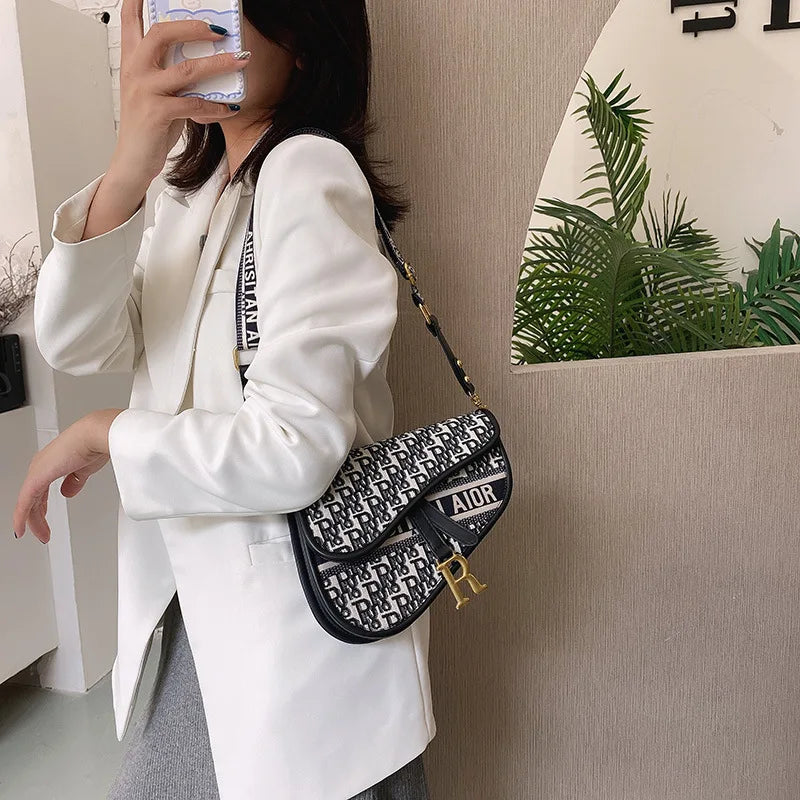 2025 New European & American Saddle Bag for Women Wide Shoulder Strap Niche Design Vintage Crossbody Purse with Adjustable Chain