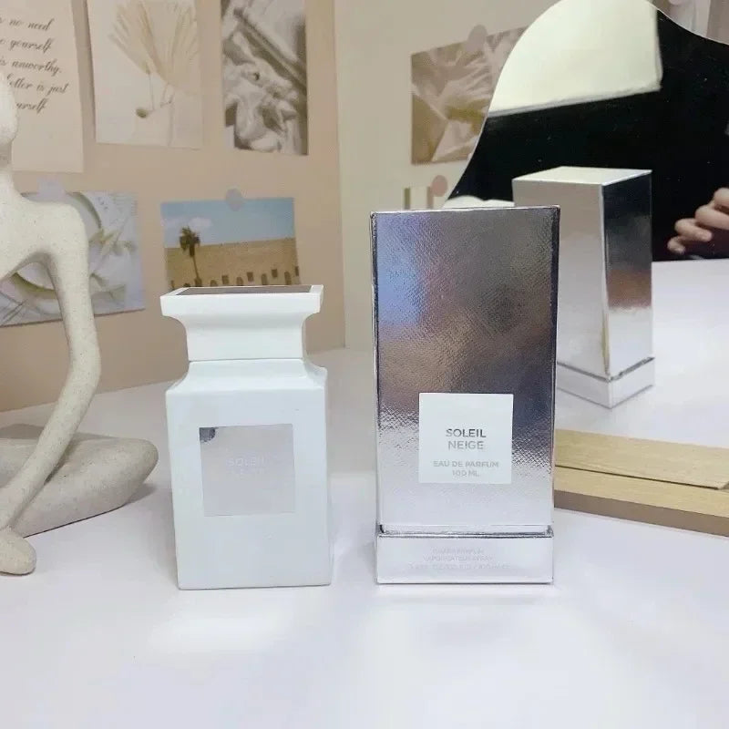 Eau de parfum 100 ml de marque originale pour femme et homme, aux notes boisées, de rose et de cerise, florales, longue tenue.