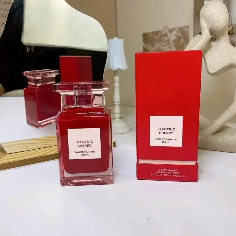 Eau de parfum 100 ml de marque originale pour femme et homme, aux notes boisées, de rose et de cerise, florales, longue tenue.
